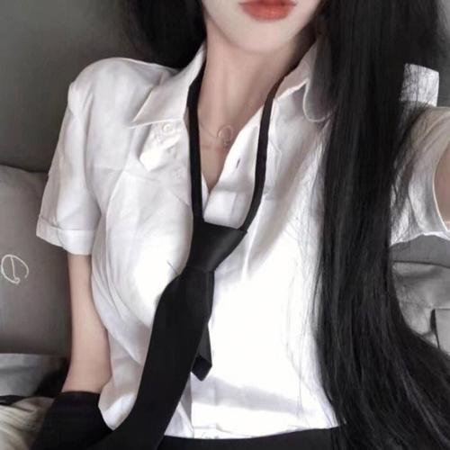隔楼女孩：我们之间的层距